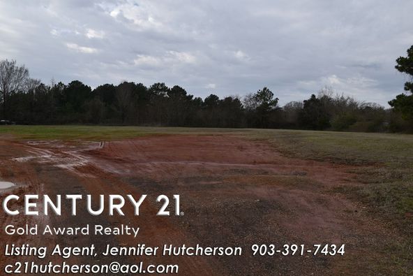 2233 W Point Tap Rd, Palestine, TX 75803